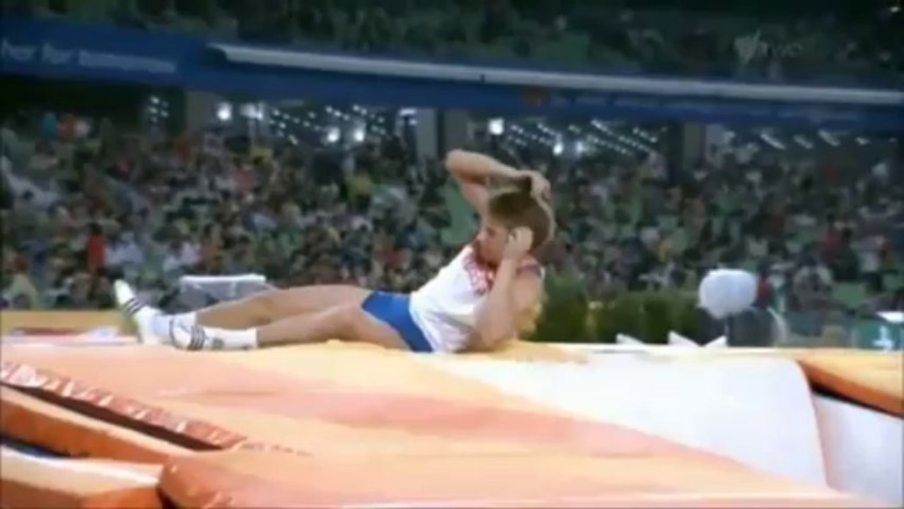 Неудачный прыжок на олимпиаде. Прыжок с трамплина в бассейн. Неудачный прыжок на олимпиаде. Неудачный прыжок на олимпиаде. Смешные спортсмены.