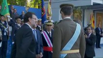 El PrÍncipe preside su primer desfile de la Fiesta Nacional, el más corto y austero