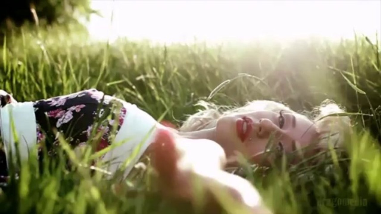 Goca Trzan - haljina (HD-720p)