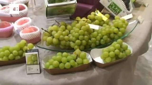 Frutas cultivadas no Japão são vendidas em boutiques de luxo.