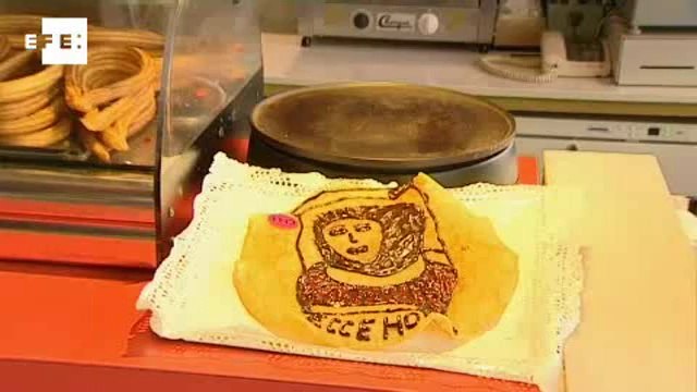 Turistas fazem fila para tirar foto com Ecce Homo restaurado em Borja.