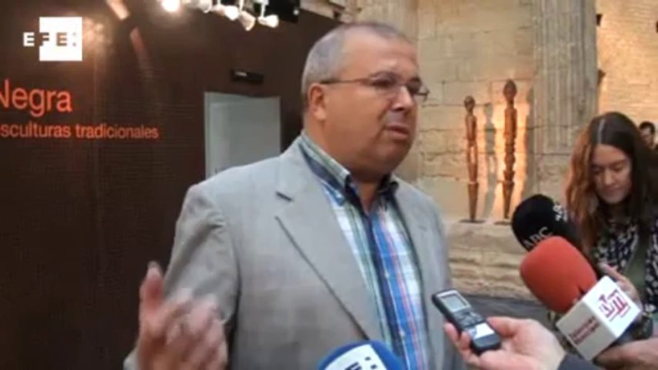 Máscaras y esculturas milenarias muestran el África rural en extinción