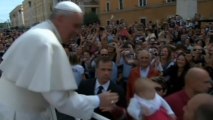 Thousands of pilgrims attend Pope mass