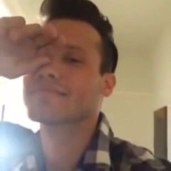 Ce gars envoie cette vidéo à une fille qu'il vient de rencontrer