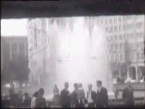 Magdeburg 1970er Jahre der Springbrunnen/Wilhelm-Pieck-Allee (jetzt Ernst-Reuter-Allee)