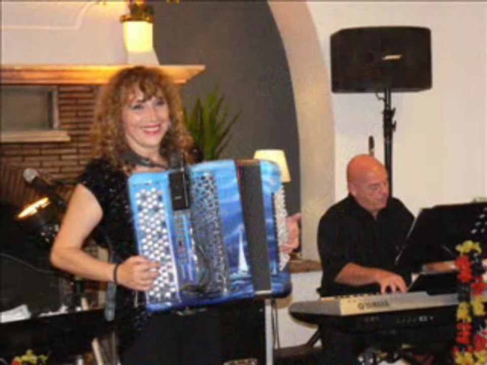 Patricia MAGNE Princesse de l’ Accordéon Restaurant LE BISTROT GOURMAND DE SALERNES La Guinguette Au Bal Musette Dimanche 13 Oct 2013 www.le-bistrot-gourmand-de-salernes.com à Salernes dans le Var