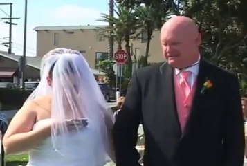 La mariée envoie un SMS en pleine cérémonie