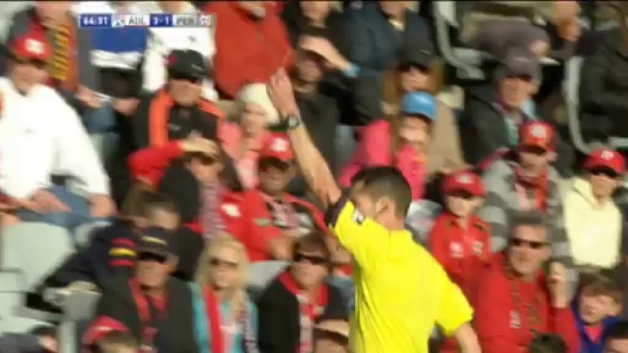 A-League: Vier Tore und  zweimal rot! Irre Partie in Adelaide