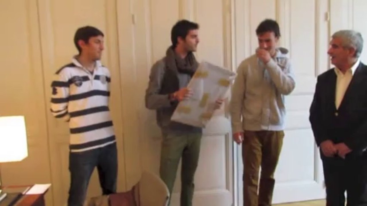 Le groupe Boulevard des airs disque d'or a été reçu par le maire de Tarbes