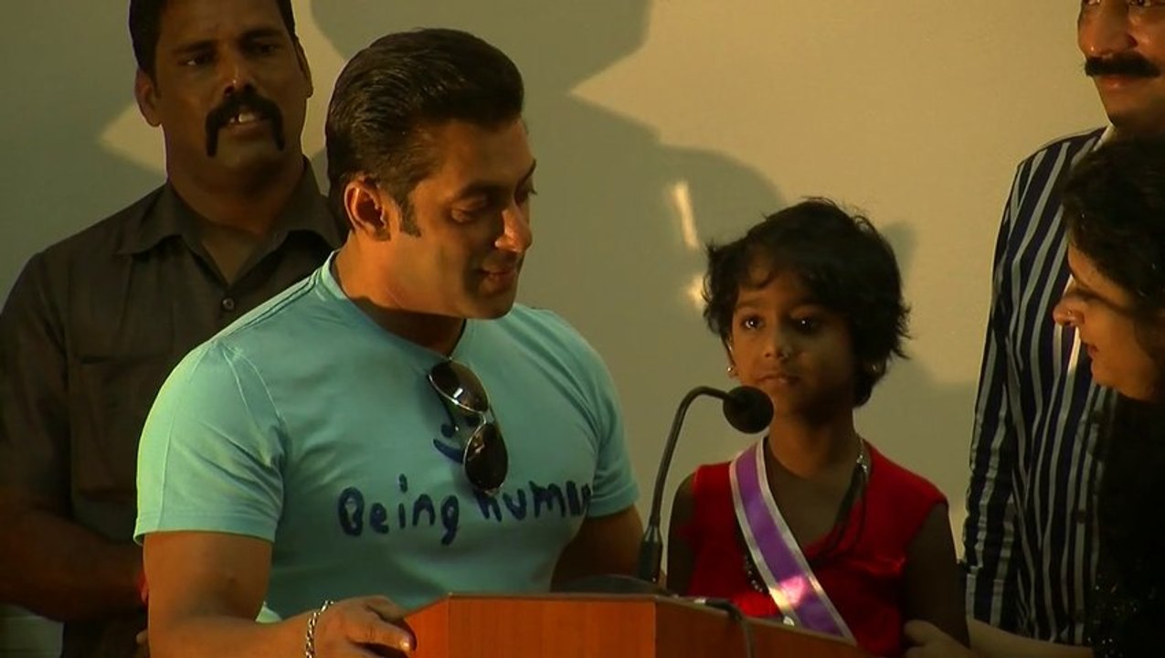 Salman Khan Spends Time With Underprivileged Children At A Hospital