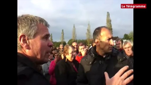 Lampaul-Guimiliau (29). Montebourg au bout du fil