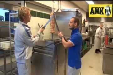 Döner ustaları Kuyt ve Sneijder!