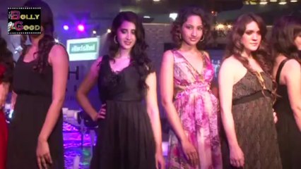 Karisma Kapoor | Star Studded Grand Fashion Show | Latest Fashion News