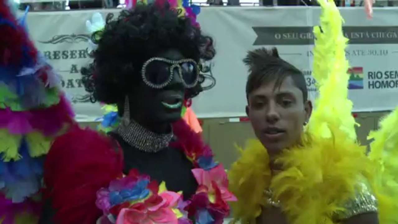 Parada do Orgulho Gay agita Copacabana