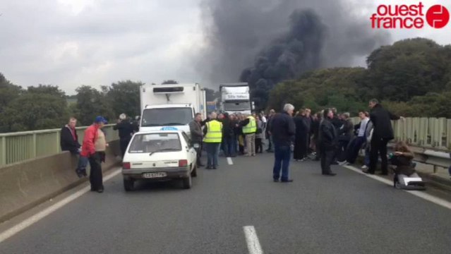Opération escargot - Le pont de Morlaix est bloqué