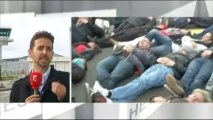 Contre les plans sociaux, des salariés de l'agroalimentaire bloquent l'aéroport de Brest