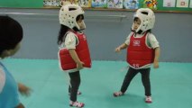Le combat de Taekwondo le plus mignon du monde !!