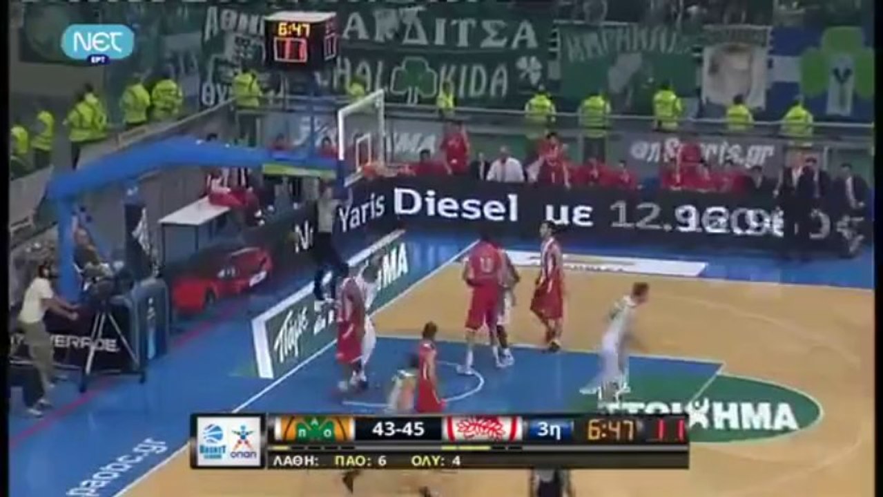 Mike Batiste amazing dunk against Olympiakos.flv