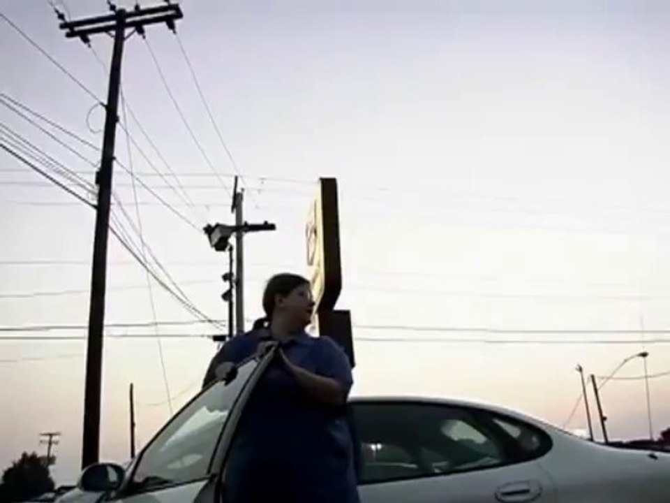 Une folle hurle contre des skateurs!! Skrillex l'a samplée !!