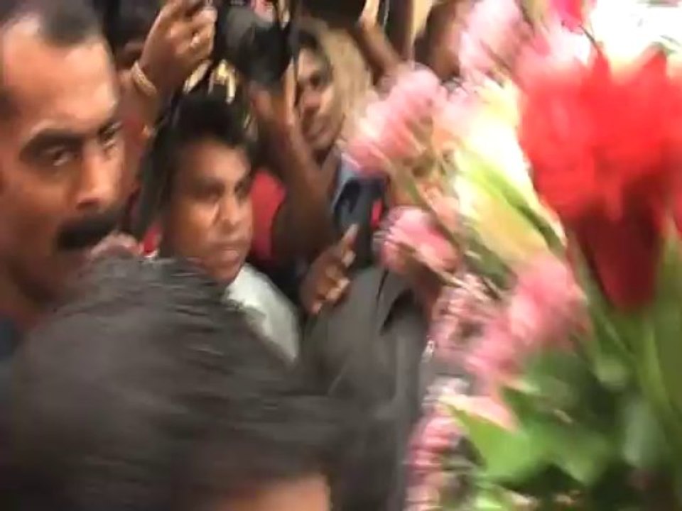 Amitabh Bachchan meets his fans on his 71st Birthday