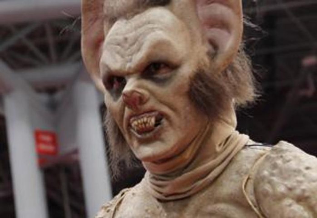 Cosplay Costumes Invade The Floor Of New York Comic Con 2013