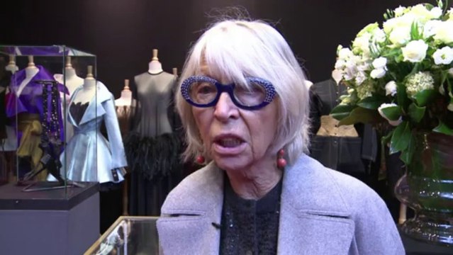 Le vestiaire de la muse de Saint Laurent aux enchères