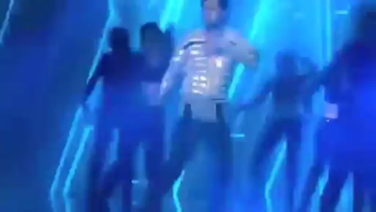 Leaked: Ranbir does a Big B!