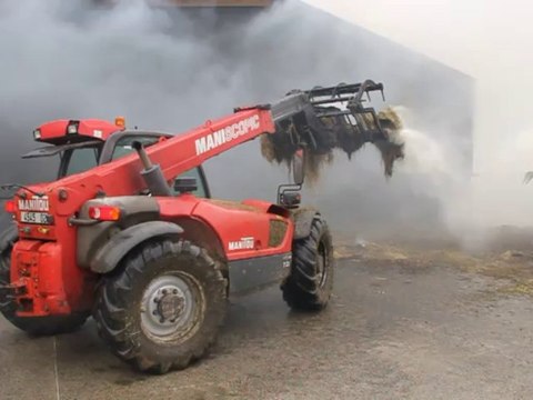 1000 tonnes de foin s'embrasent à Resigny (Aisne)