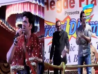 Hrithik Roshan Rocks with Fans On Dandiya Nite