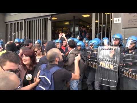 Napoli - Inceneritore, presidio davanti alla Regione Campania -2- (14.10.13)