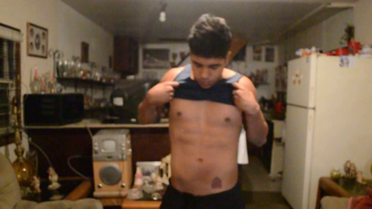17 years old bodybuilder flexing