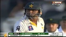 Khurram Manzoor Gives Flying Kisses To Respond To Dale Styen