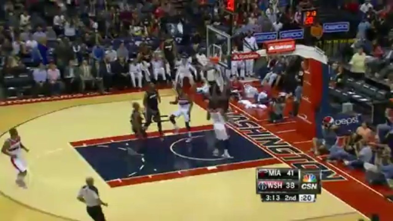 常聽到"back to back three point play"，這次 James教大家什麼是 "back to back dunk"!