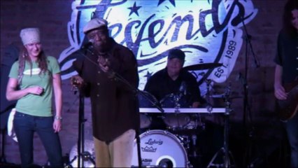 Michael Charles featuring Buddy Guy - The Sky Is Crying