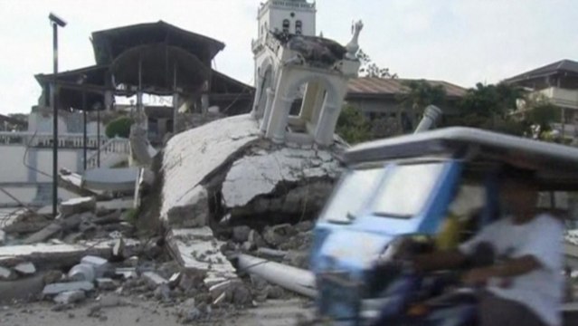 Death toll from Philippines quake nears 100, more people missing