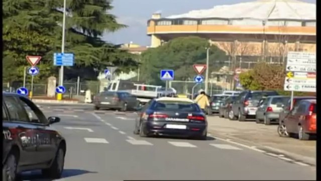 PICCHIATO E RAPINATO, DENUNCIATI DUE GIOVANI