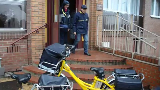 Coudekerque-Branche : le maire dans la peau du facteur