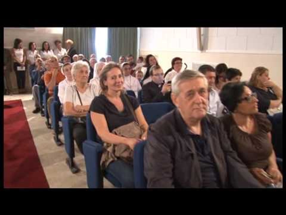 Napoli - Sepe inaugura la "Banca del Latte Materno" -2- (15.10.13)