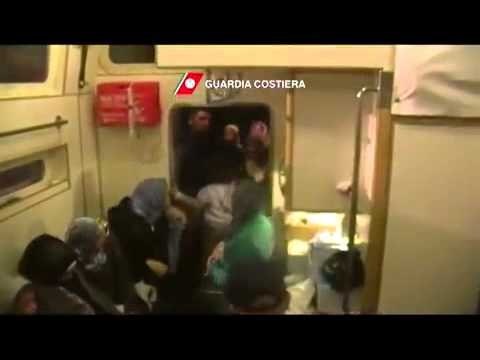 Lampedusa (AG) - Ancora sbarchi, altri 210 migranti, tra loro 36 bambini e 32 donne (15.10.13)