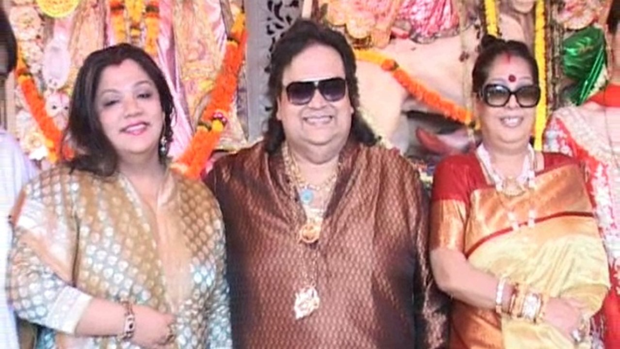 Bappi Lahiri @ DN Nagar Durga Puja Pandal !