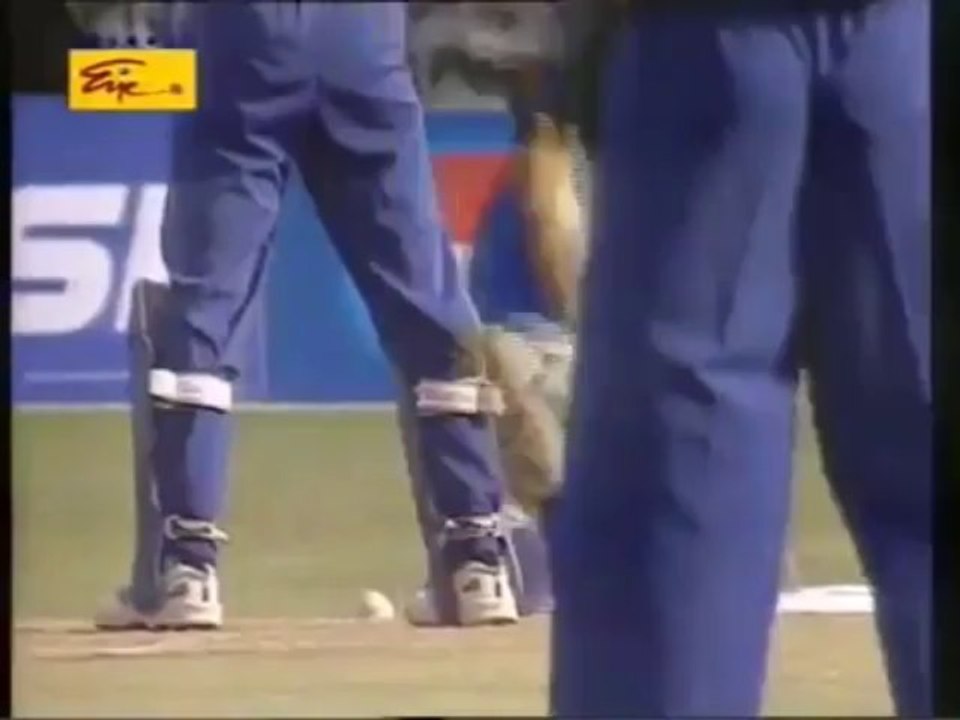 Shortest Six in History of Cricket - CricHeaven.Com