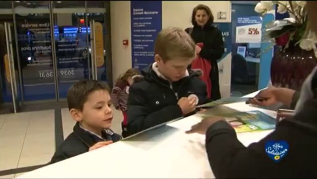 Les enfants et leurs tirelires Pièces jaunes / Groupe La Poste - Tous formidables - Tous solidaires