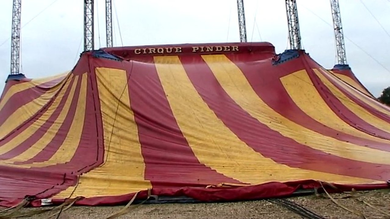 Le cirque Pinder arrive à Paris dans les coullisses du plus grand chapiteau #1