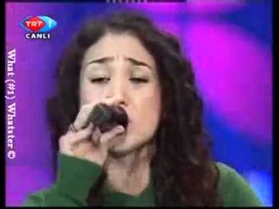 Kolera Özcan Deniz Trt1 Kan Çiçekleri Canlı Performans.mp4