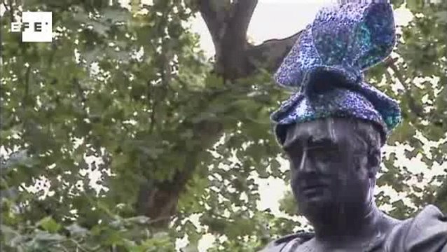 Criações de chapeleiros enfeitam estátuas de Londres durante Jogos Olímpicos.