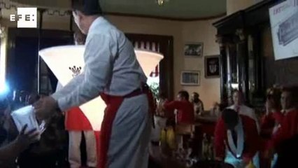 Famoso bar cubano prepara daiquiri de 275 litros para entrar no Guinness