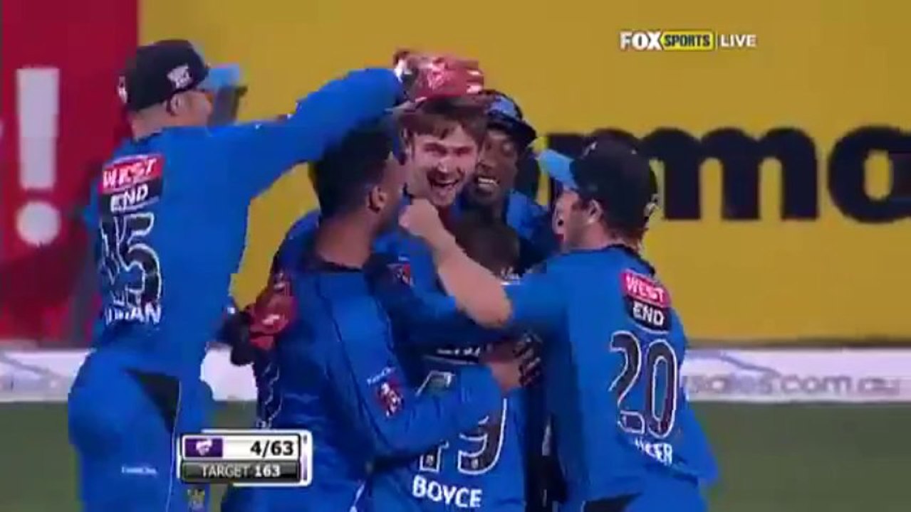 Most amazing catch in Cricket Kane Rachirdson - CricHeaven.com