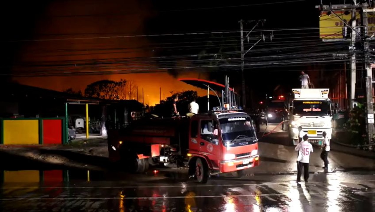 Phuket (Thailande) 16/10/2013 Rush complet incendie Phuket Town