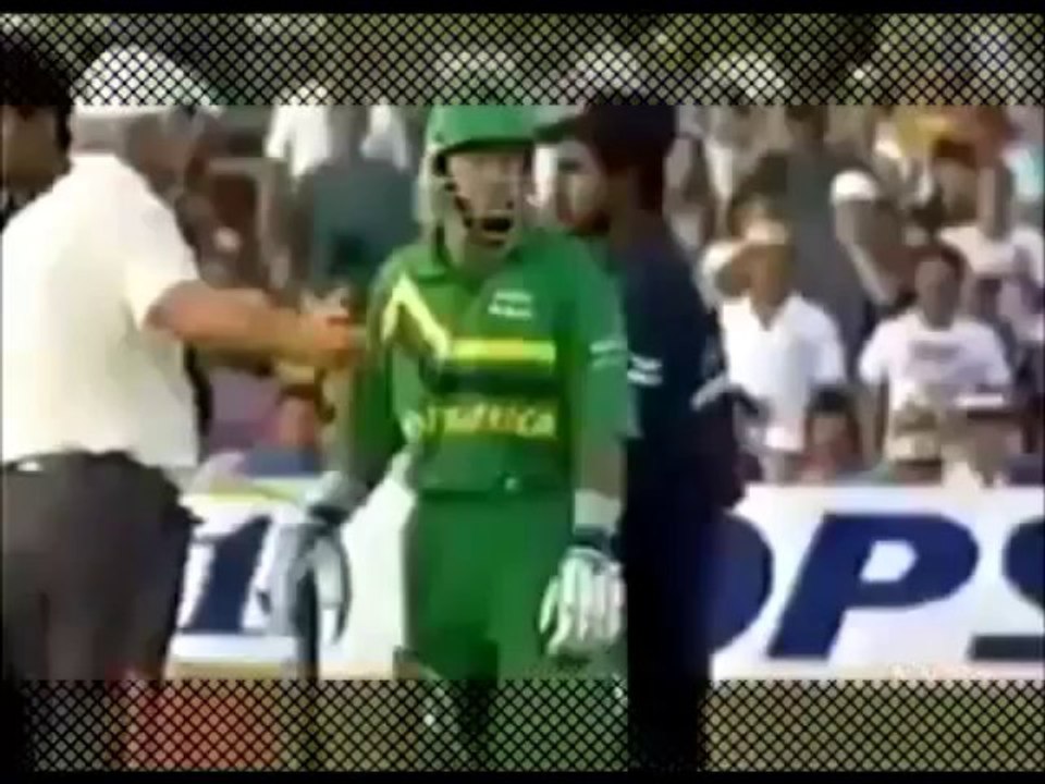 Funny Dismissels in Cricket History - CricHeaven.com