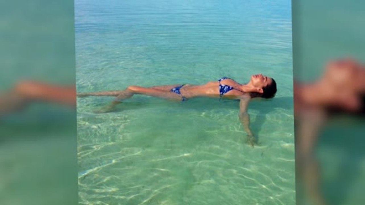 Miranda Kerr muestra su cuerpo de biquini en un...